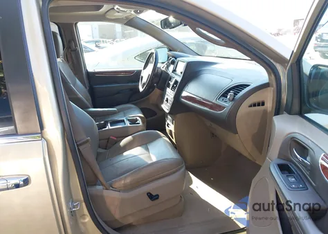 2011 Chrysler Town & Country Limited z USA, uszkodzony, nr VIN 2A4RR6DG1BR780102